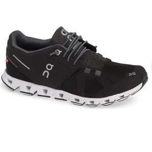 OnCloud women’s size 7.5 running shoes. No tie laces. Black.